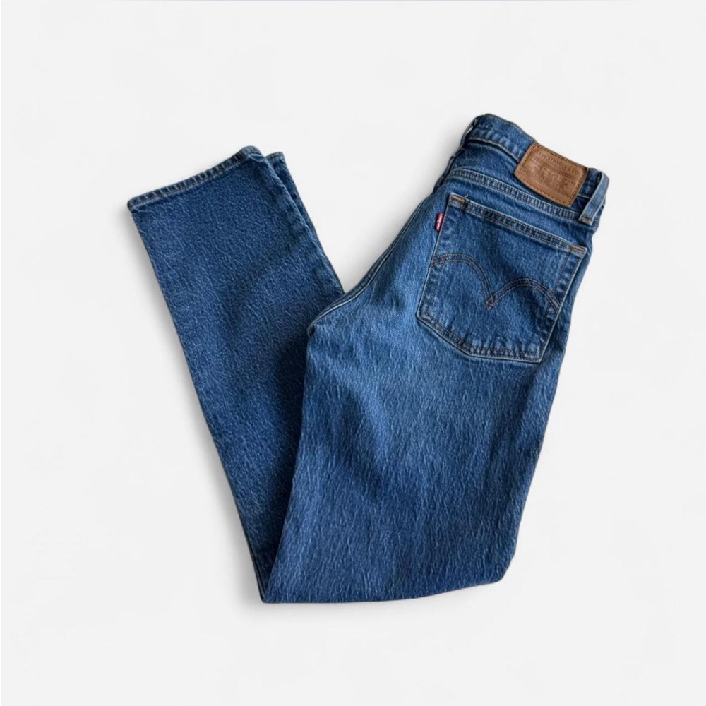 Levi’s wedgie straight Jean in dark wash blue